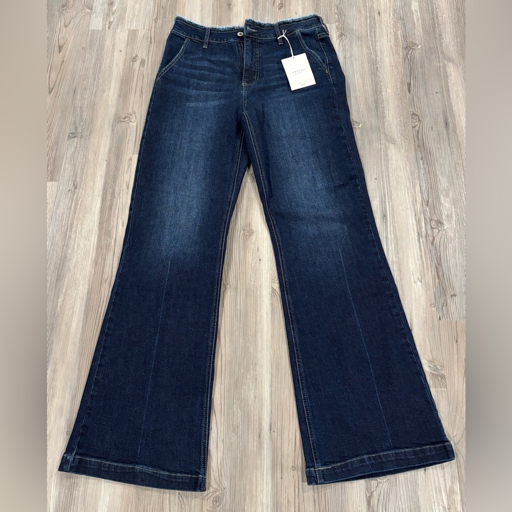 NWT KanCan Size 9/28 Women's Dark Blue Jeans